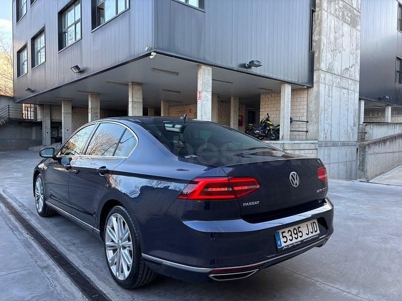 Usado VW Passat Sportline 240 CV (176 kW) 2015 Gris / plata Berlina