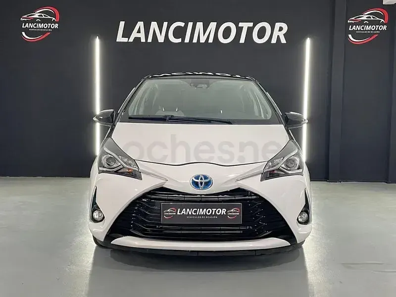 Usado Toyota Yaris Hybrid 100 CV (73 kW) 2020 Blanco Berlina