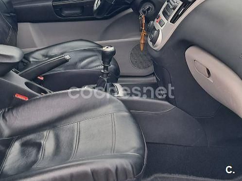 Usado Kia Ceed Active 115 CV (84 kW) 2007 Gris / plata Utilitario