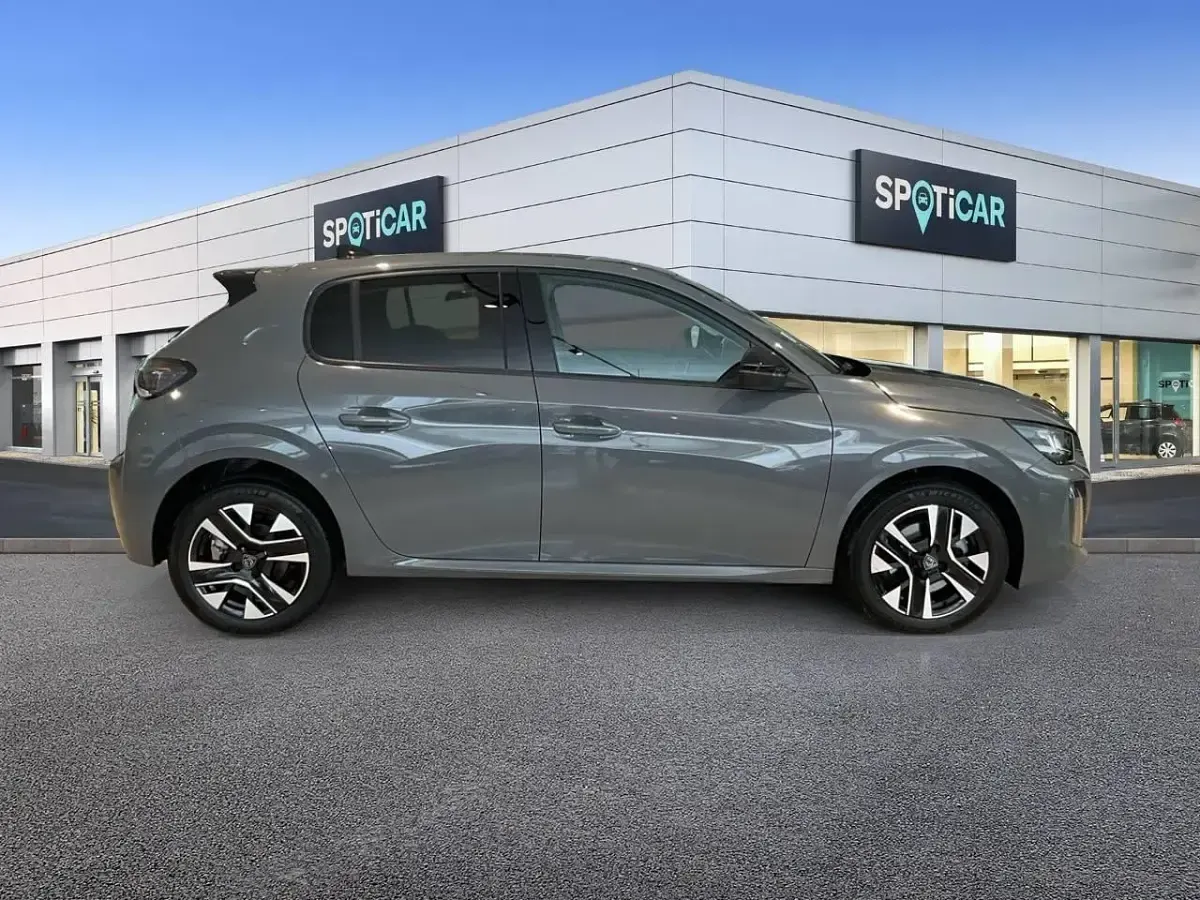 Usado Peugeot 208 Allure 110 CV (80 kW) 2025 Gris Utilitario
