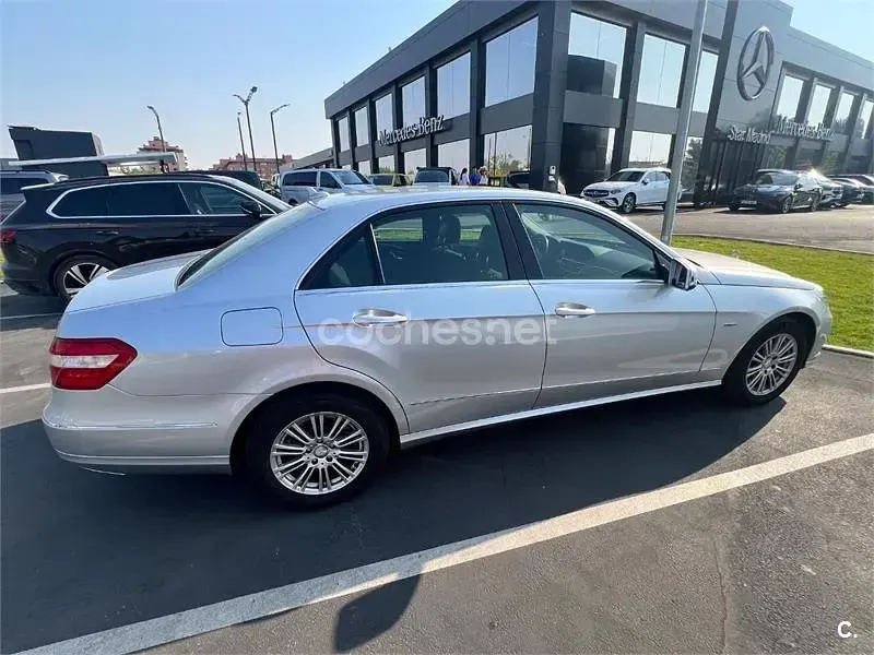 Usado Mercedes E220 Elegance 170 CV (125 kW) 2012 Blanco Berlina