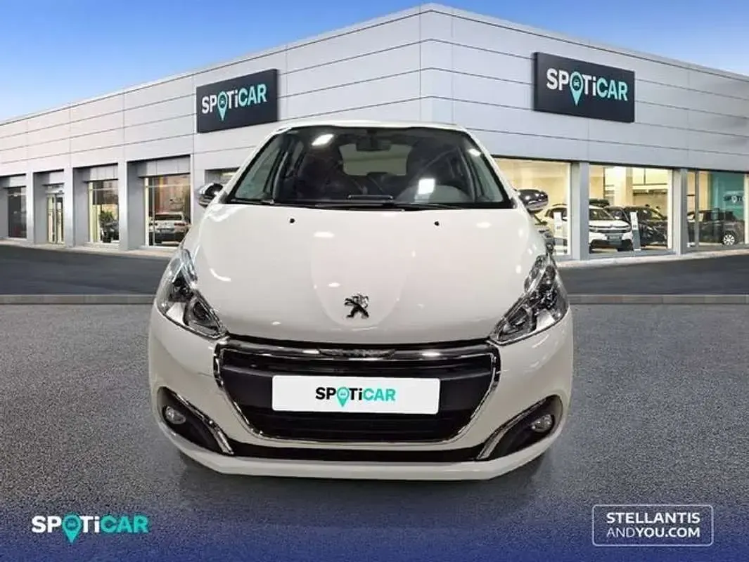 Usado Peugeot 208 Style 82 CV (60 kW) 2018 Blanco Utilitario