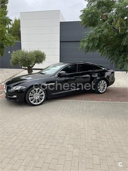 Negro Usado 2016 Jaguar XJ Premium Luxury Berlina | 24.900 € - Imagen 1/3