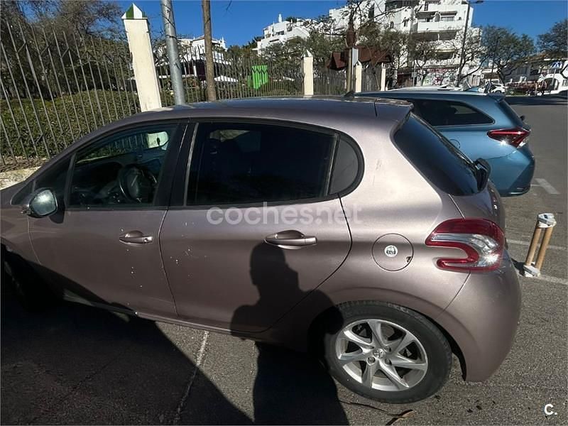 Usado Peugeot 208 Access 68 CV (50 kW) 2015 Gris / plata Utilitario