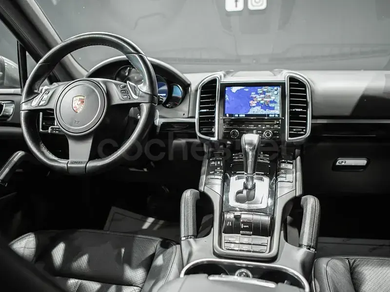 Käytetty Porsche Cayenne 245 HP (180 kW) 2012 Harmaa Katumaasturi