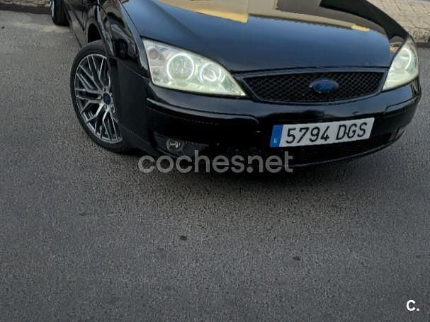 Usado Ford Mondeo Futura 115 CV (84 kW) 2004 Negro Berlina