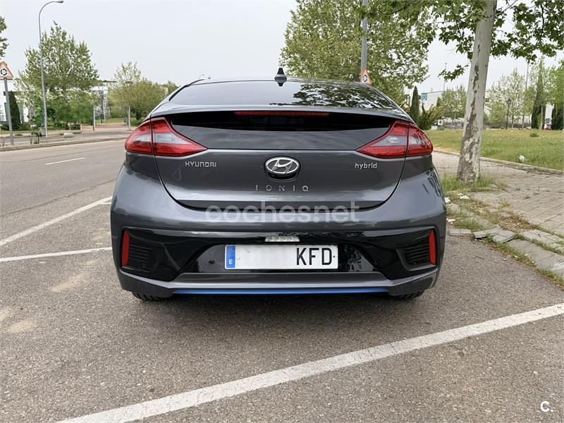 Usado Hyundai Ioniq 141 CV (103 kW) 2017 Gris / plata Utilitario