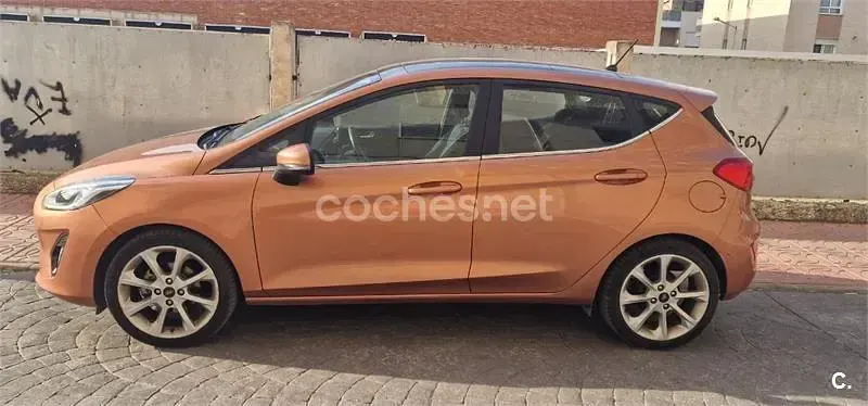 Usado Ford Fiesta Vignale 100 CV (73 kW) 2017 Naranja Utilitario