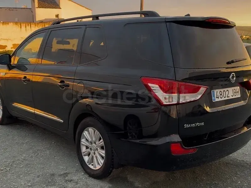 Usado SsangYong Rodius 155 CV (114 kW) 2014 Negro Monovolumen