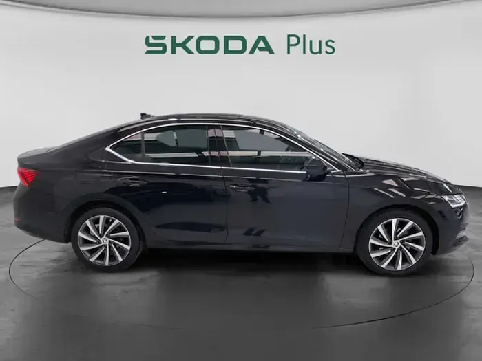 Usado Skoda Octavia Style 150 CV (110 kW) 2022 Negro