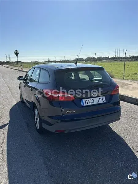 Usado Ford Focus Trend 115 CV (84 kW) 2015 Azul Familiar