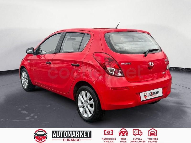 Usado Hyundai i20 90 CV (66 kW) 2013 Rojo Utilitario