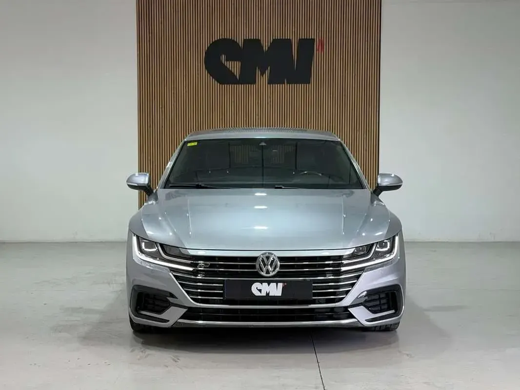 Usado VW Arteon R-line 150 CV (110 kW) 2018 Gris Utilitario