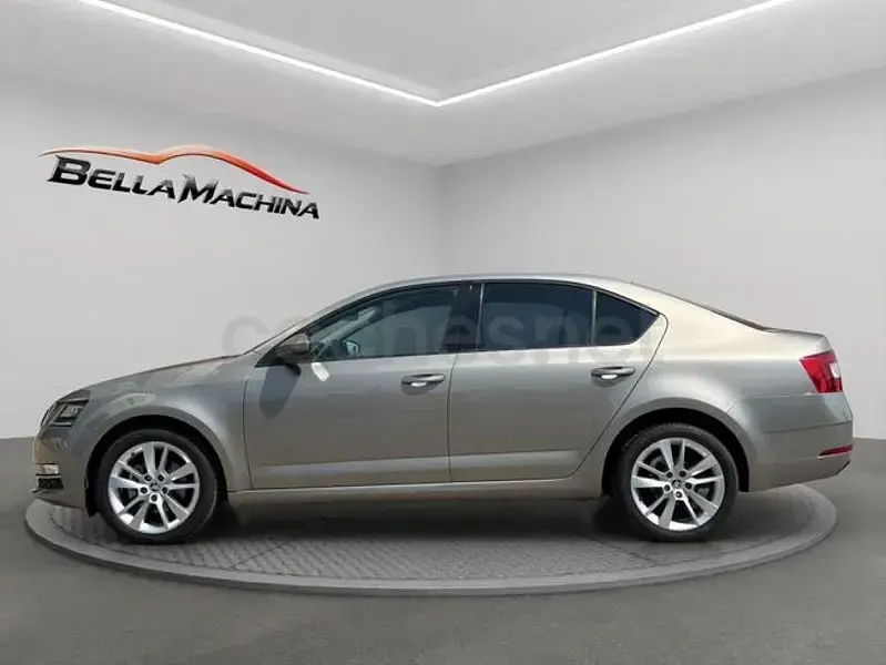 Usado Skoda Octavia Style 150 CV (110 kW) 2018 Negro Berlina