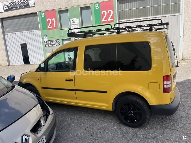 Usado VW Caddy 102 CV (75 kW) 2011 Amarillo Monovolumen