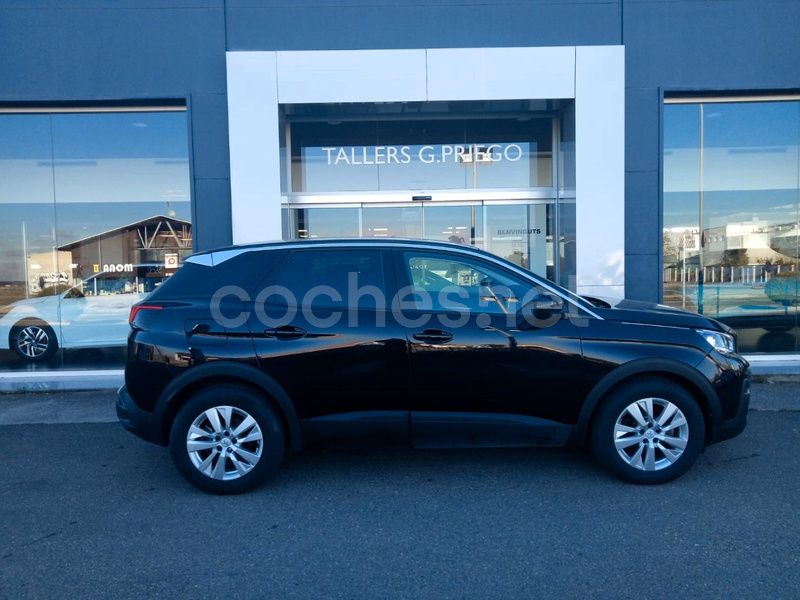 Usado Peugeot 3008 Active 130 CV (95 kW) 2018 Negro SUV