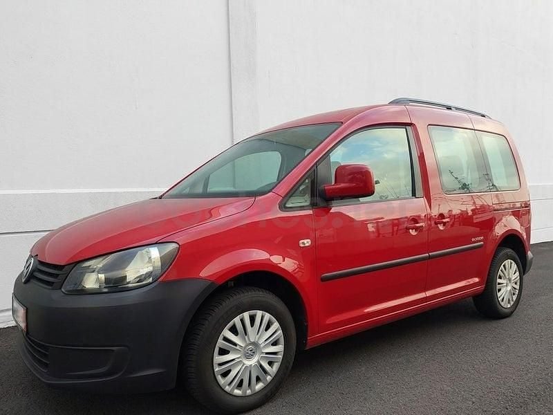 Usado VW Caddy Trendline 105 CV (77 kW) 2014 Rojo Monovolumen
