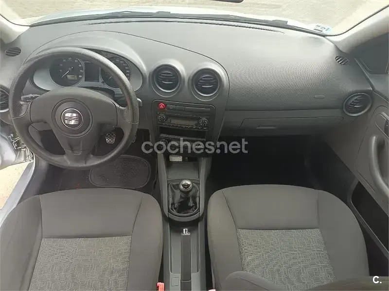 Usado Seat Ibiza Stylance 100 CV (73 kW) 2006 Gris / plata Utilitario