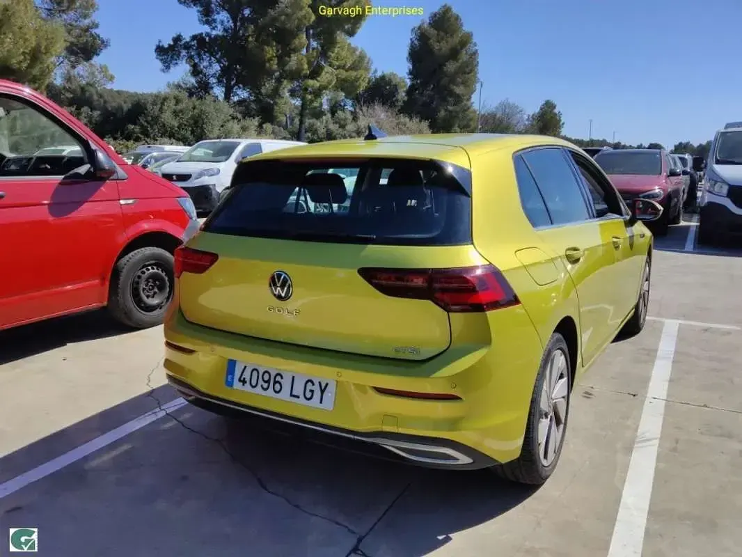 Usado VW Golf VII Style 150 CV (110 kW) 2020 Amarillo Utilitario