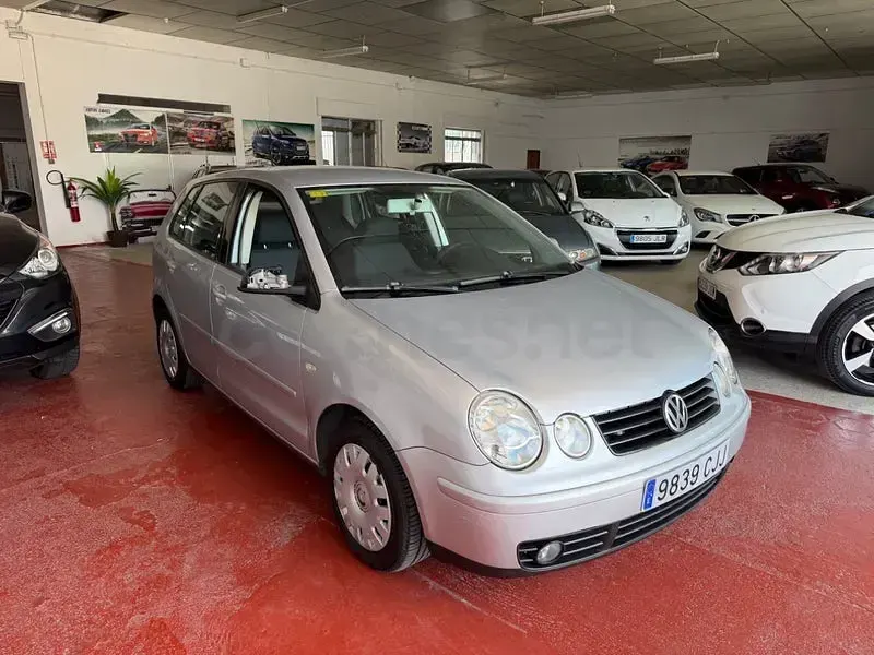 Usado VW Polo Match 64 CV (47 kW) 2004 Gris / plata Utilitario