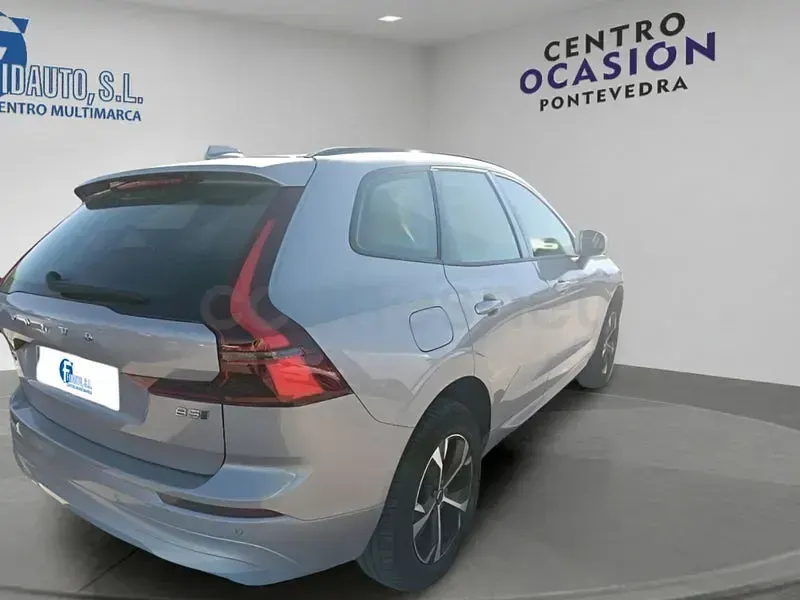 Usado Volvo XC60 Core 250 CV (183 kW) 2025 Gris / plata SUV