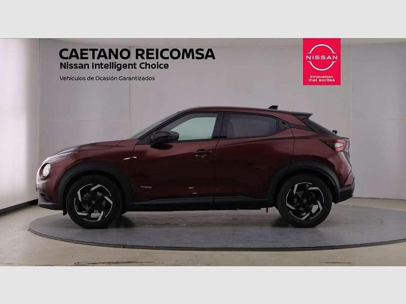 Käytetty Nissan Juke N-Connecta 143 HP (105 kW) 2022 Musta Katumaasturi