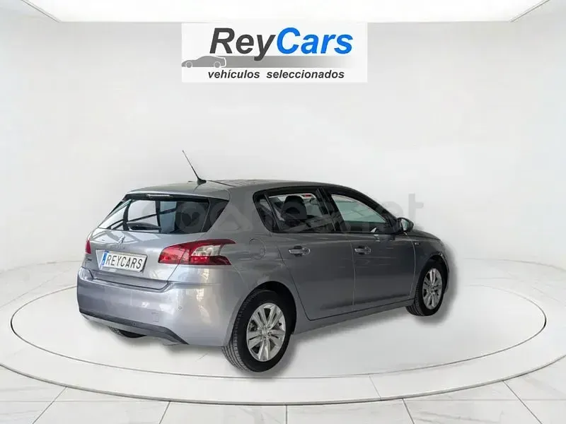 Usado Peugeot 308 Style 100 CV (73 kW) 2016 Gris / plata Berlina