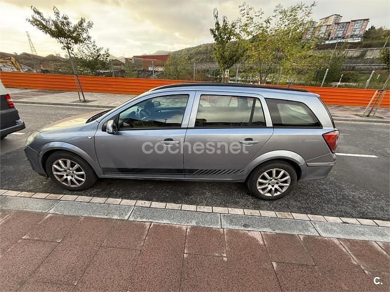 Gris / plata Usado 2006 Opel Astra Enjoy Familiar | 3000 € (Precio justo) - Imagen 1/4