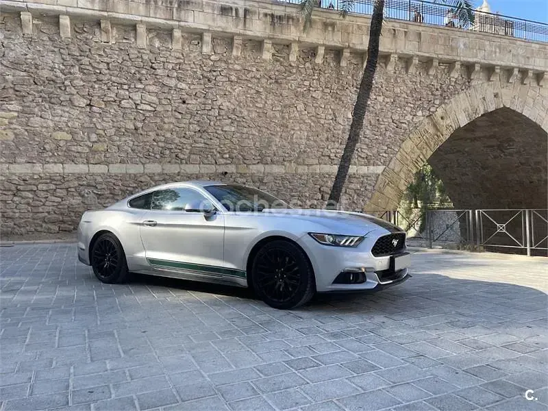 Usado Ford Mustang Fastback 310 CV (228 kW) 2017 Gris / plata Coupe
