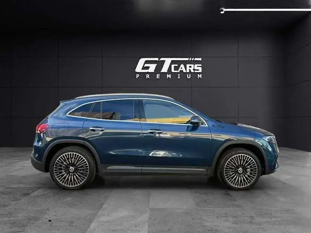 Begagnad Mercedes EQA250 AMG 139 kW (190 HK) 2021 Blå SUV