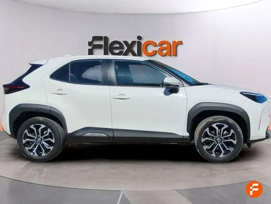 Usado Toyota Yaris Cross Active 116 CV (85 kW) 2022 Blanco SUV