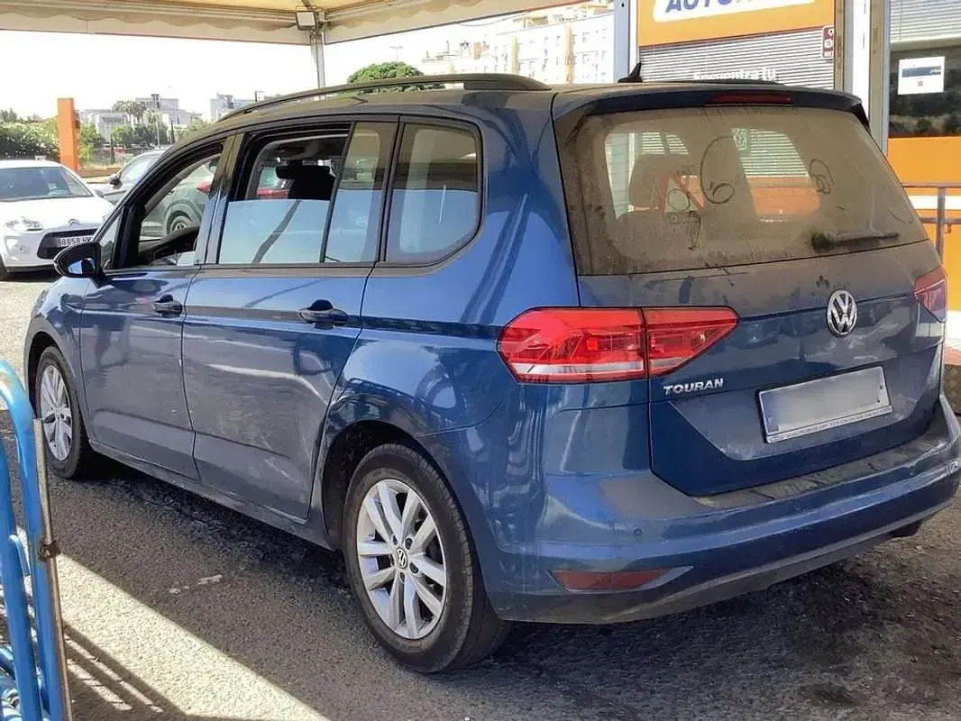 Usado VW Touran Edition 116 CV (85 kW) 2018 Azul Monovolumen