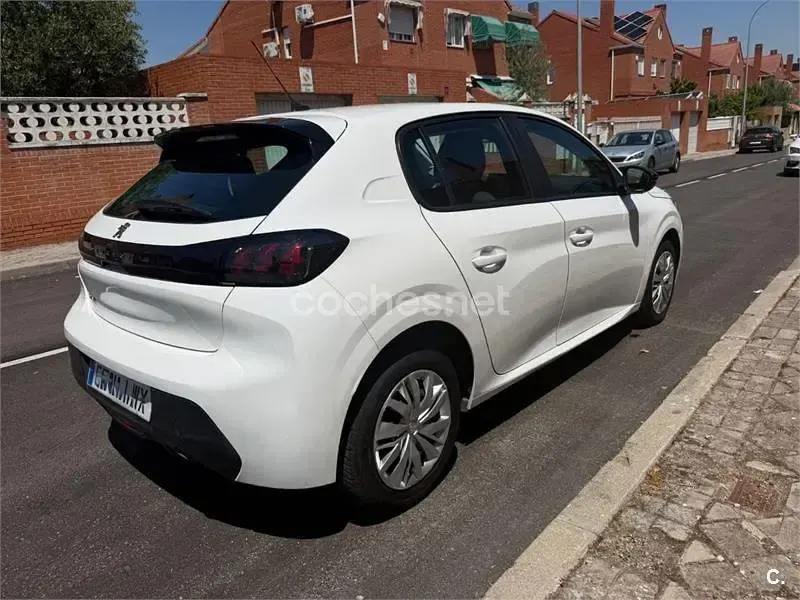 Usado Peugeot 208 Allure 100 CV (73 kW) 2022 Blanco Utilitario