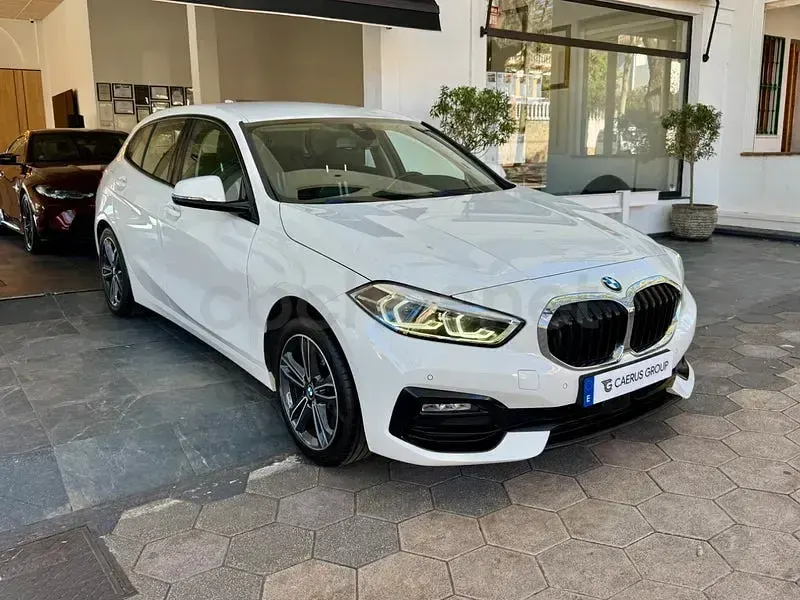 Usado BMW 120 Comfort Edition 178 CV (130 kW) 2021 Blanco Berlina