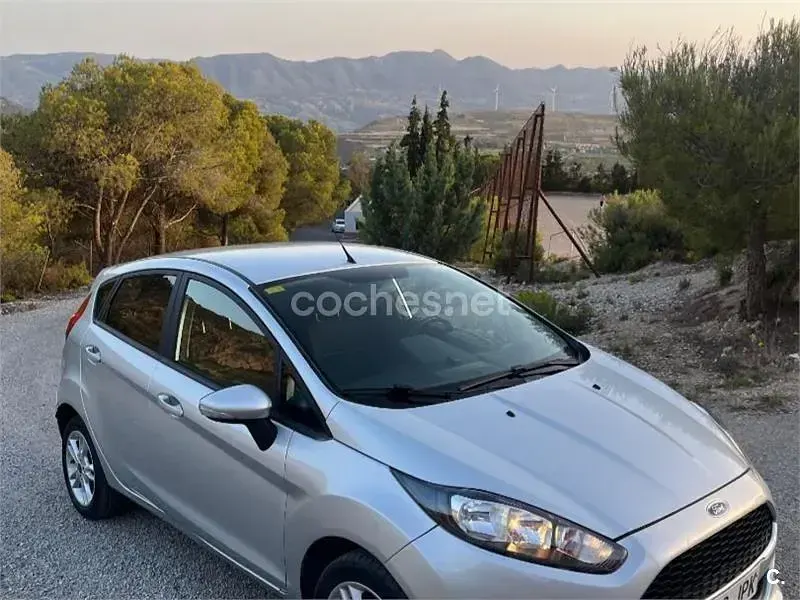 Usado Ford Fiesta Trend 82 CV (60 kW) 2016 Blanco Utilitario