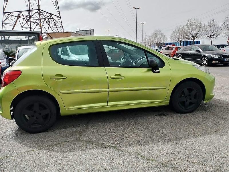 Usado Peugeot 207 90 CV (66 kW) 2007 Verde Berlina