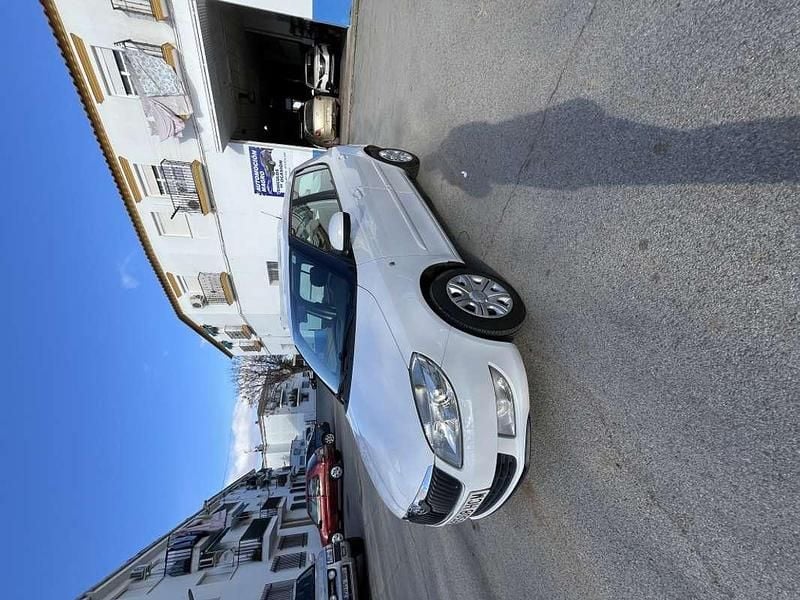Usado Skoda Fabia Ambition 90 CV (66 kW) 2011 Blanco Utilitario