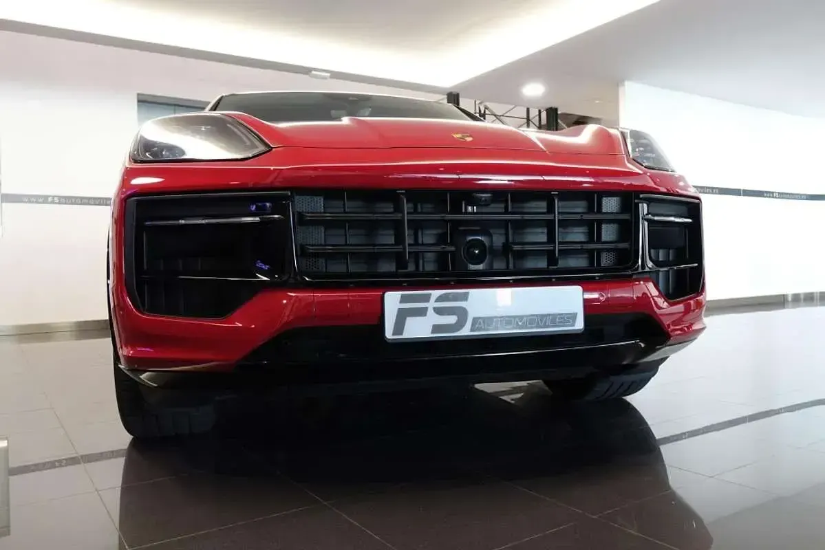 Usado Porsche Cayenne 500 CV (367 kW) 2025 Rojo SUV