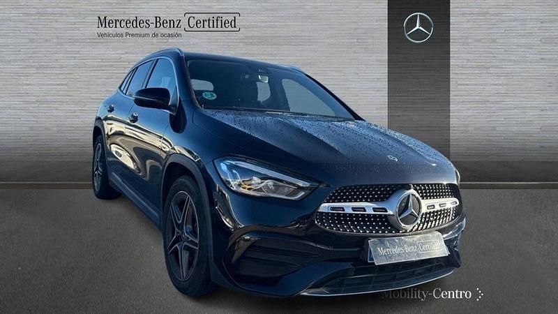 Usado Mercedes GLA200 AMG line 163 CV (119 kW) 2022 Kosmosblack  met. SUV