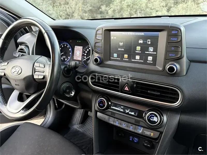 Usado Hyundai Kona 120 CV (88 kW) 2020 Gris / plata SUV