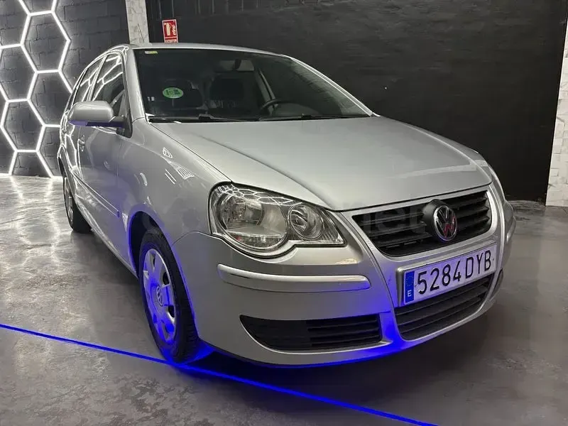 Usado VW Polo Sportline 80 CV (58 kW) 2007 Gris / plata Utilitario