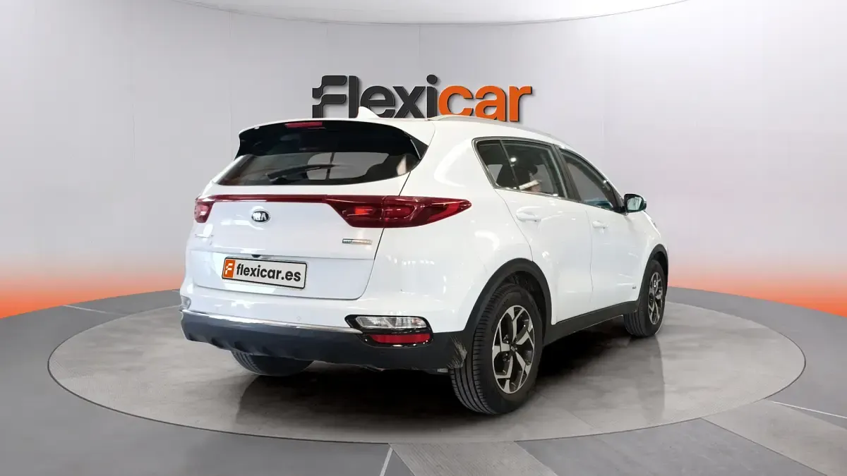 Usado Kia Sportage 136 CV (100 kW) 2021 Blanco SUV