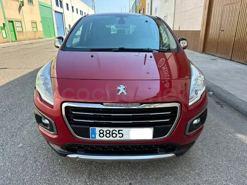 Usado Peugeot 3008 Allure 120 CV (88 kW) 2015 Granate Familiar