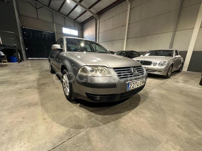 Beige Usado 2004 VW Passat Edition Berlina | 1999 € (Precio justo) - Imagen 1/4