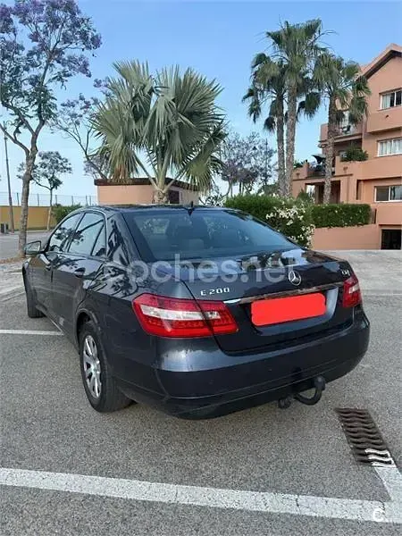 Usado Mercedes E200 Elegance 136 CV (100 kW) 2010 Negro Familiar