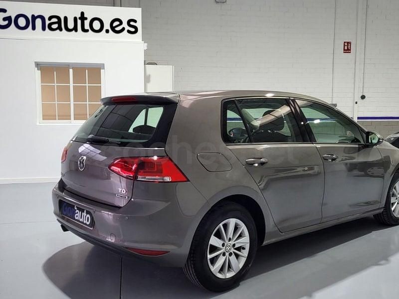 Usado VW Golf VII Business 105 CV (77 kW) 2015 Gris / plata Berlina