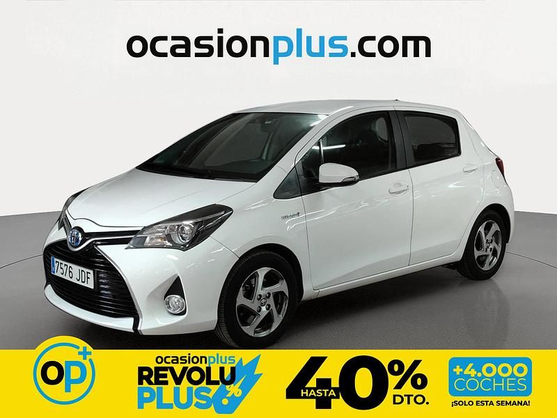 Usado Toyota Yaris Hybrid Active 100 CV (73 kW) 2015 Blanco Utilitario
