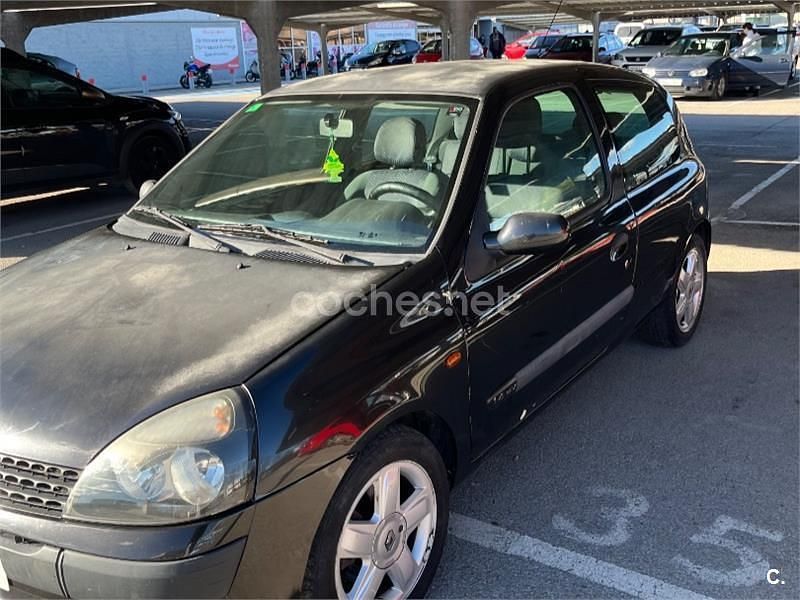 Usado Renault Clio II 98 CV (72 kW) 2001 Negro Berlina