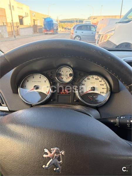 Usado Peugeot 207 95 CV (69 kW) 2008 Negro Familiar