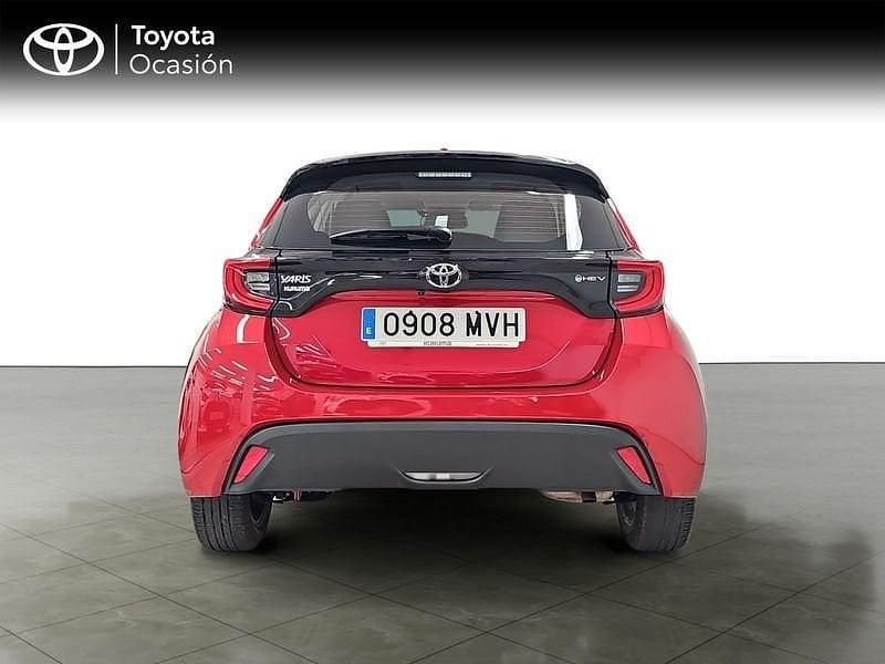 Usado Toyota Yaris Active 116 CV (85 kW) 2024 Rojo Utilitario